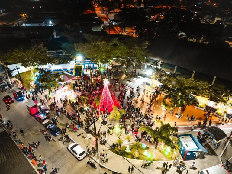 Itaboraí: Natal Ita Luz: Decoração natalina encanta população na Praça de Itambi