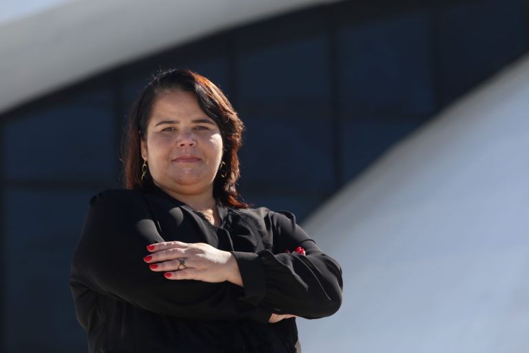 Prefeitura de Niterói decreta luto de três dias pelo falecimento da presidente do Grupo Executivo do Caminho Niemeyer, Bárbara Siqueira