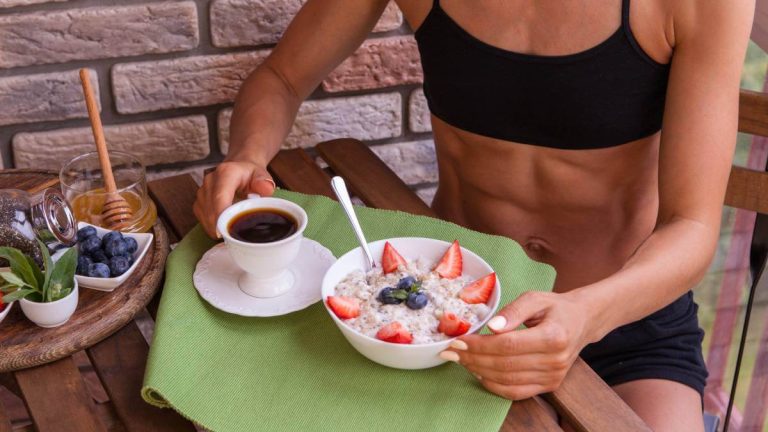 Proteína no café da manhã: 5 formas de ganhar massa muscular logo cedo