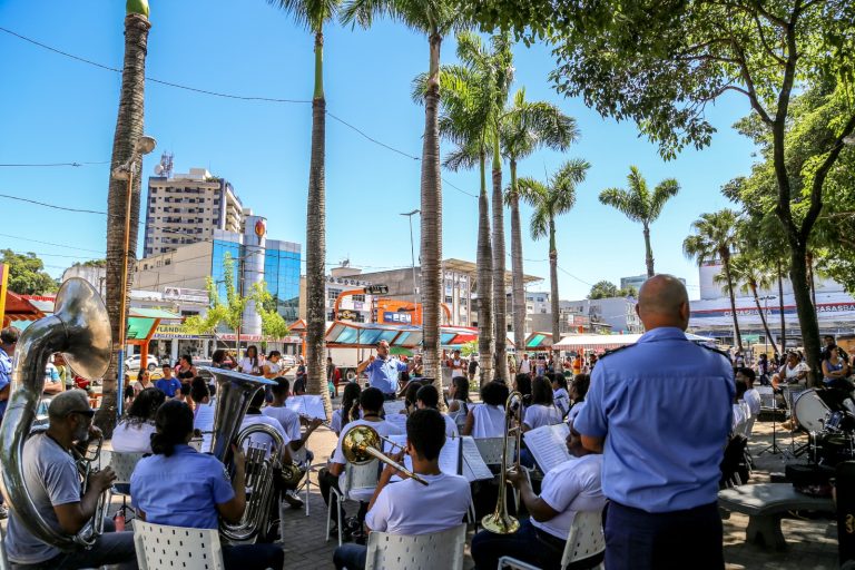 Apresentação do projeto EducaSom leva música para praça do centro de Itaboraí