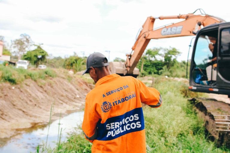 Prefeitura de Itaboraí intensifica limpeza de rios e canais