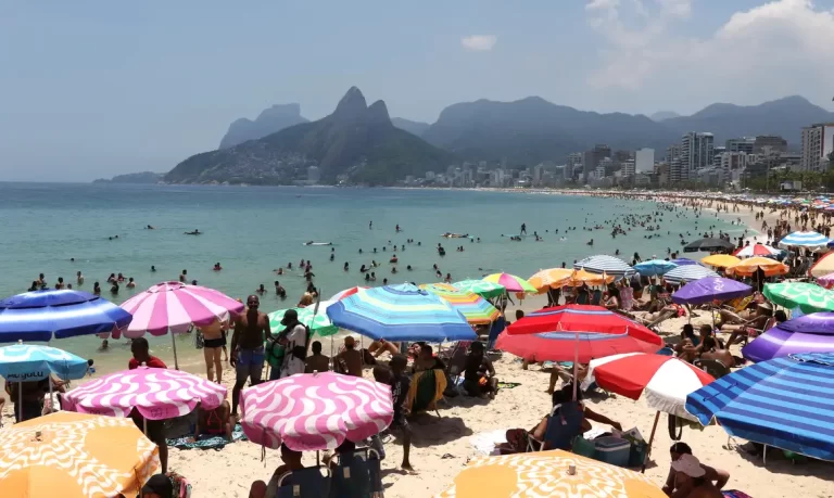 Brasil: Verão começa com previsão de calor acima da média histórica