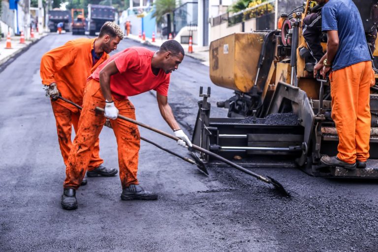 Itaboraí: Prefeitura realiza programa de revitalização com mais de 6km de asfalto em ruas do Centro