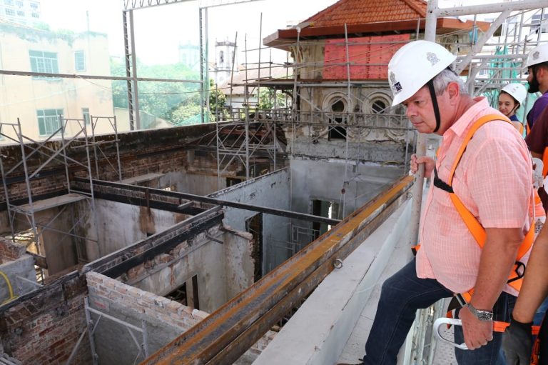 Niterói: Prefeito Axel Grael visita obras de restauração da Casa Norival de Freitas
