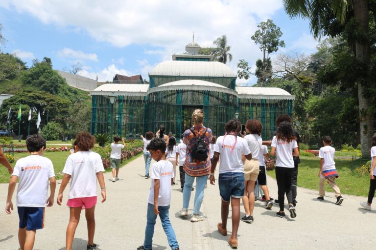 “Tô de Férias na Escola” promove visita ao Museu Imperial