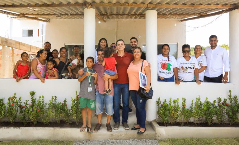 Maricá entrega 30 casas reformadas em cinco bairros da cidade