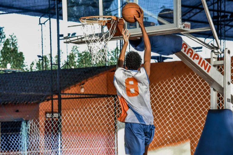 Itaboraí: Inscrições abertas para aulas gratuitas de basquete e vôlei