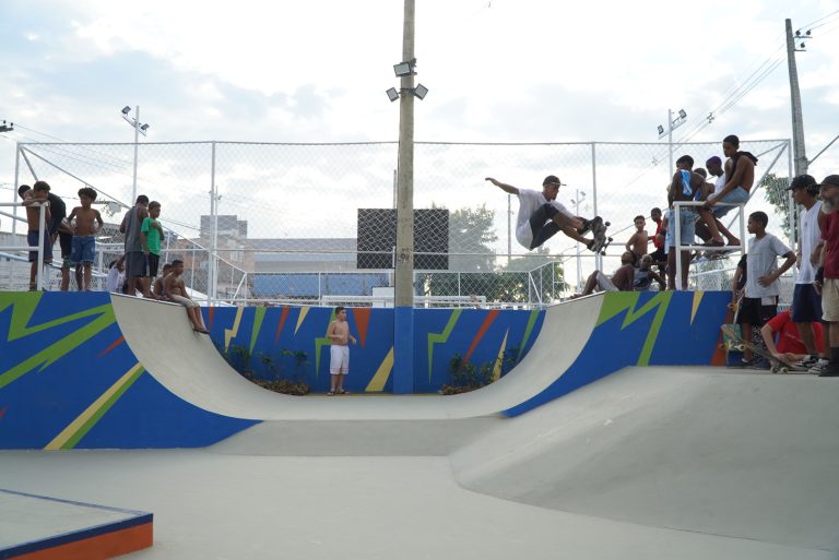 São Gonçalo: Pista de skate inaugurada na Praça do Rocha atrai skatistas