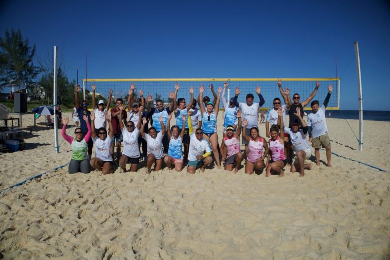 Sanemar celebra 5° aniversário com torneio de vôlei de praia na Barra de Maricá