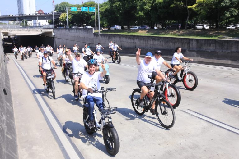 Primeira edição do Passeio de Bicicletas Elétricas junta niteroienses em prol da sustentabilidade