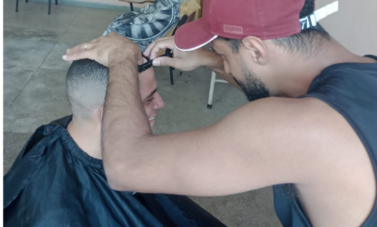 Prefeitura de Niterói vai oferecer curso de barbeiro para a população em situação de rua acolhidos pela rede socioassistencial
