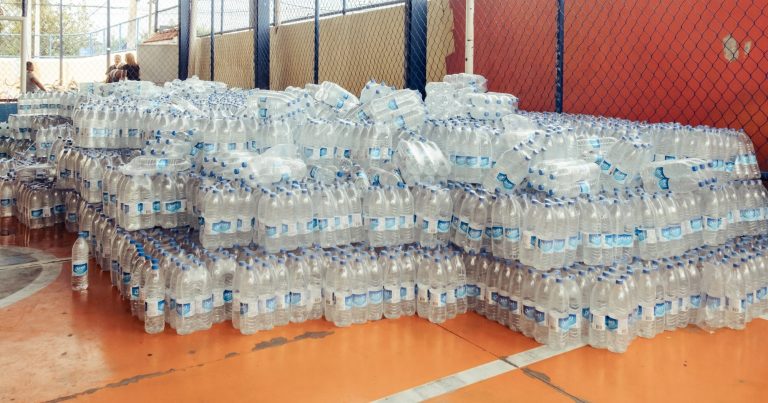 Maricá: Prefeitura vai distribuir mais 6.500 garrafas de água mineral a moradores de Itaipuaçu e Inoã