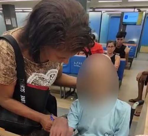 Mulher é detida após tentar sacar empréstimo de R$ 17 mil com cadáver em cadeira de rodas