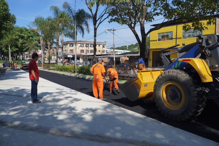 São Gonçalo: Novo estacionamento no Jardim Alcântara recebe pavimentação