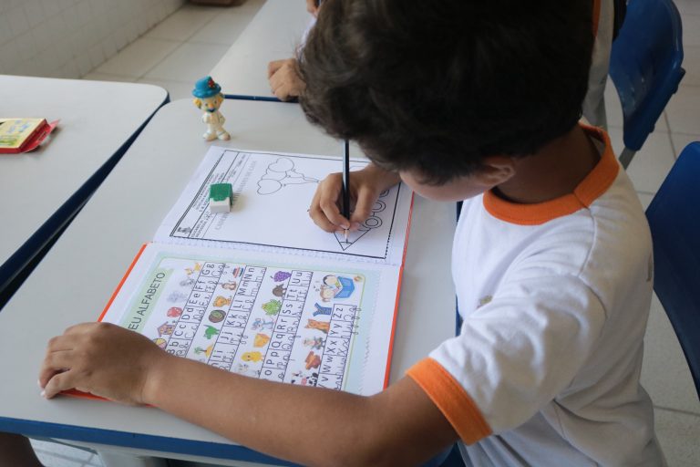 Prefeitura de Niterói abre novas inscrições para monitores em programa de alfabetização