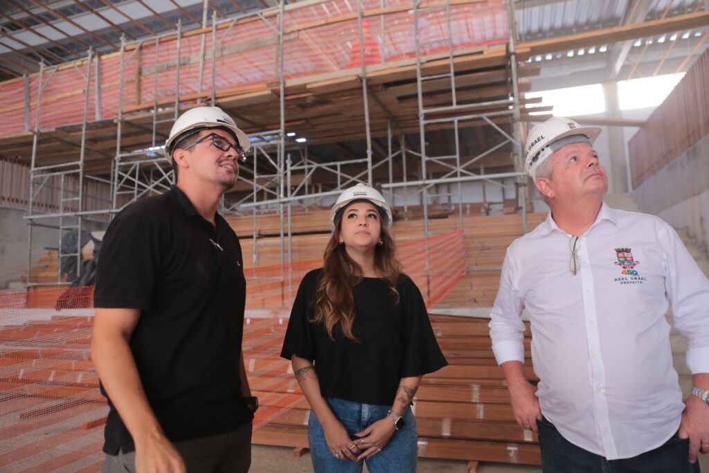 Prefeito Axel Grael visita obras do Centro Eco Cultural do Parque Orla Piratininga (POP)