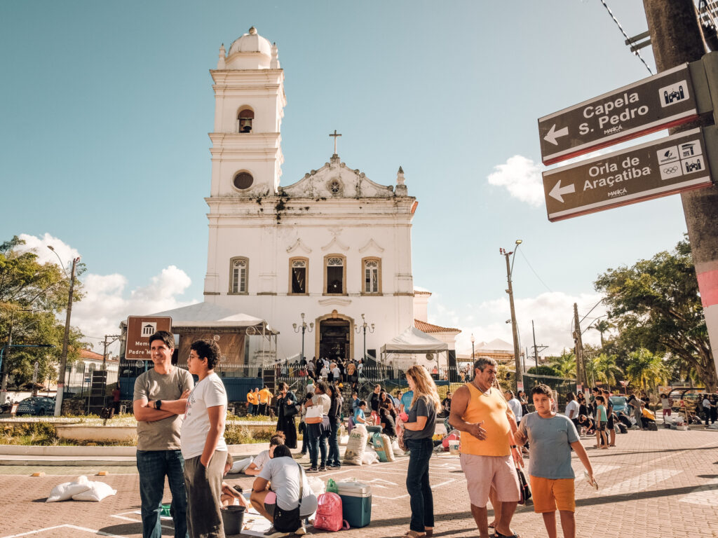 Tradição de Corpus Christi em Maricá Atrai Fiéis e Visitantes ao Centro