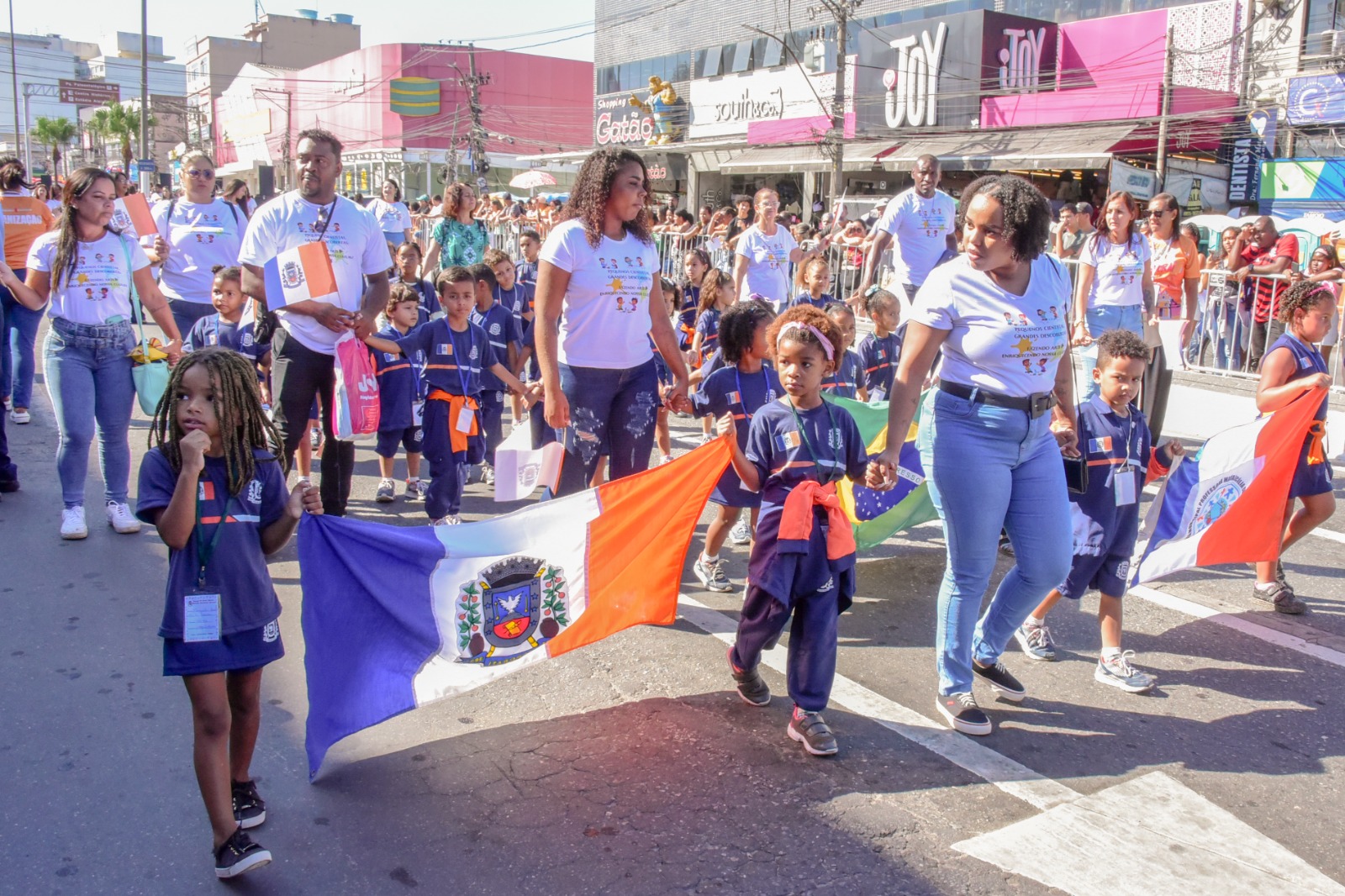 Itaboraí 191 anos: tradicional Desfile Cívico reúne centenas de pessoas na Avenida 22 de Maio