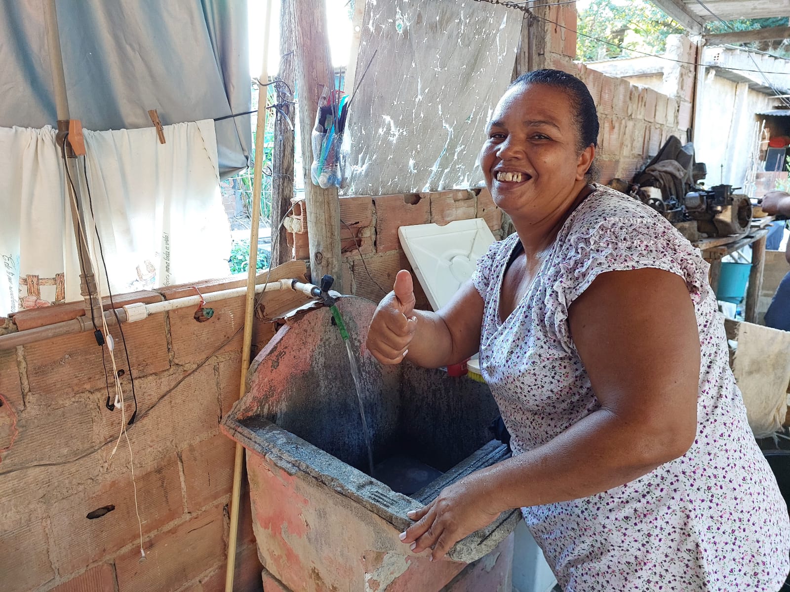 Moradores de São Gonçalo comemoram regularização no abastecimento de água