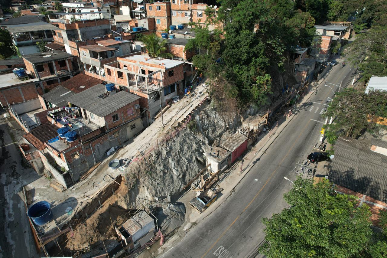 Obras de contenção de encosta avançam no Viçoso Jardim, em Niterói