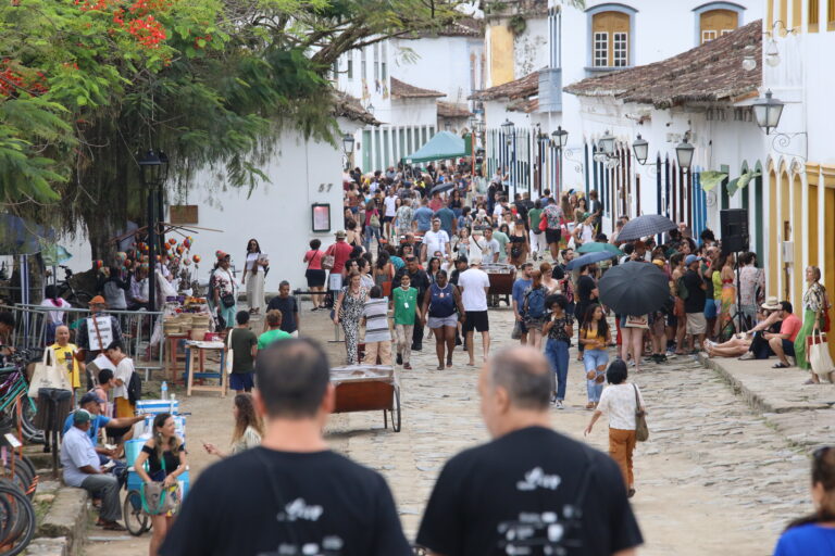 Cultura do Estado ganha destaque na Flip com espaço exclusivo para artistas fluminenses