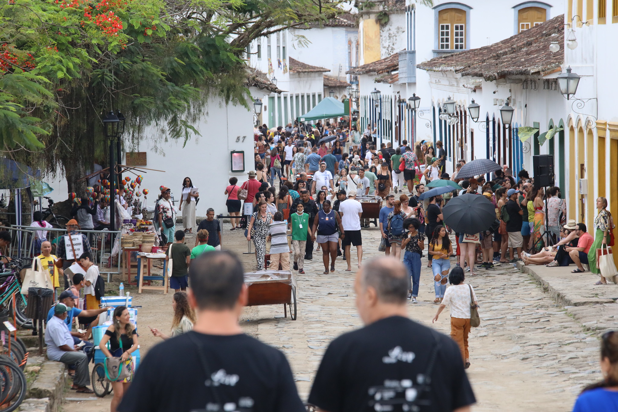 Cultura do Estado do Rio de Janeiro Ganha Destaque na Flip com Espaço Exclusivo para Artistas Fluminenses