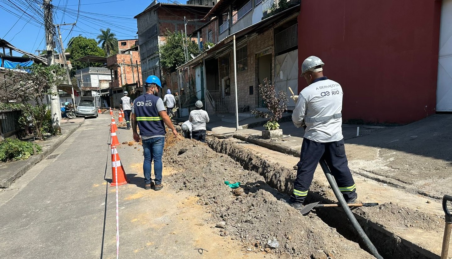 Obras em rede de água beneficiam cinco mil moradores em São Gonçalo